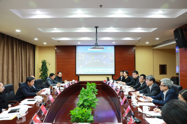 刘亮与北京海创产业技术研究院院长丁洪一行座谈