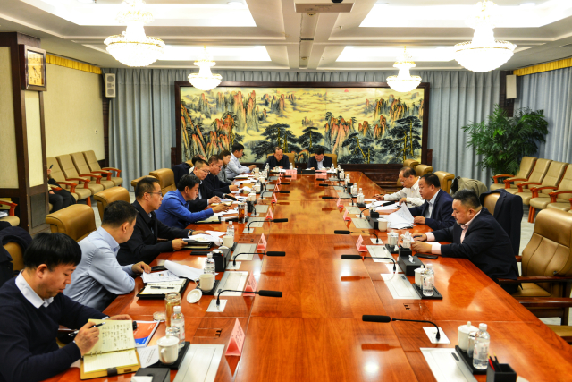 刘亮与中国广核集团新能源山西公司石显超一行座谈