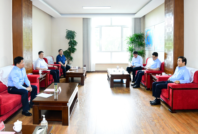 姜四清与山西银行党委书记、董事长高计亮一行举行工作会谈