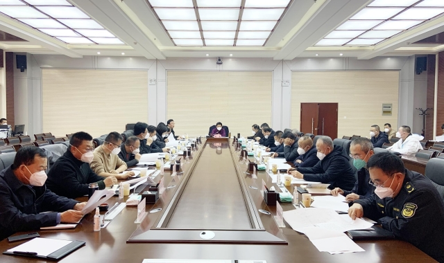 刘亮在麻家梁煤业公司召开企地联防联控疫情处置工作专班第一次会议